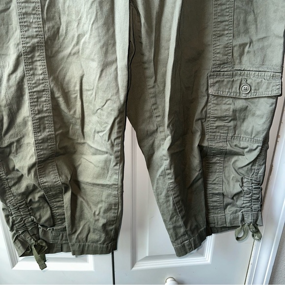 Style & Co. Women’s Olive Green Cargo Capris Size 18W - Picture 3 of 9